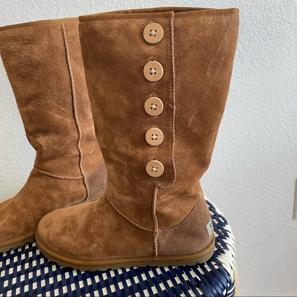 Ugg Boots With Wooden Buttons On Side Size 6 - image 4